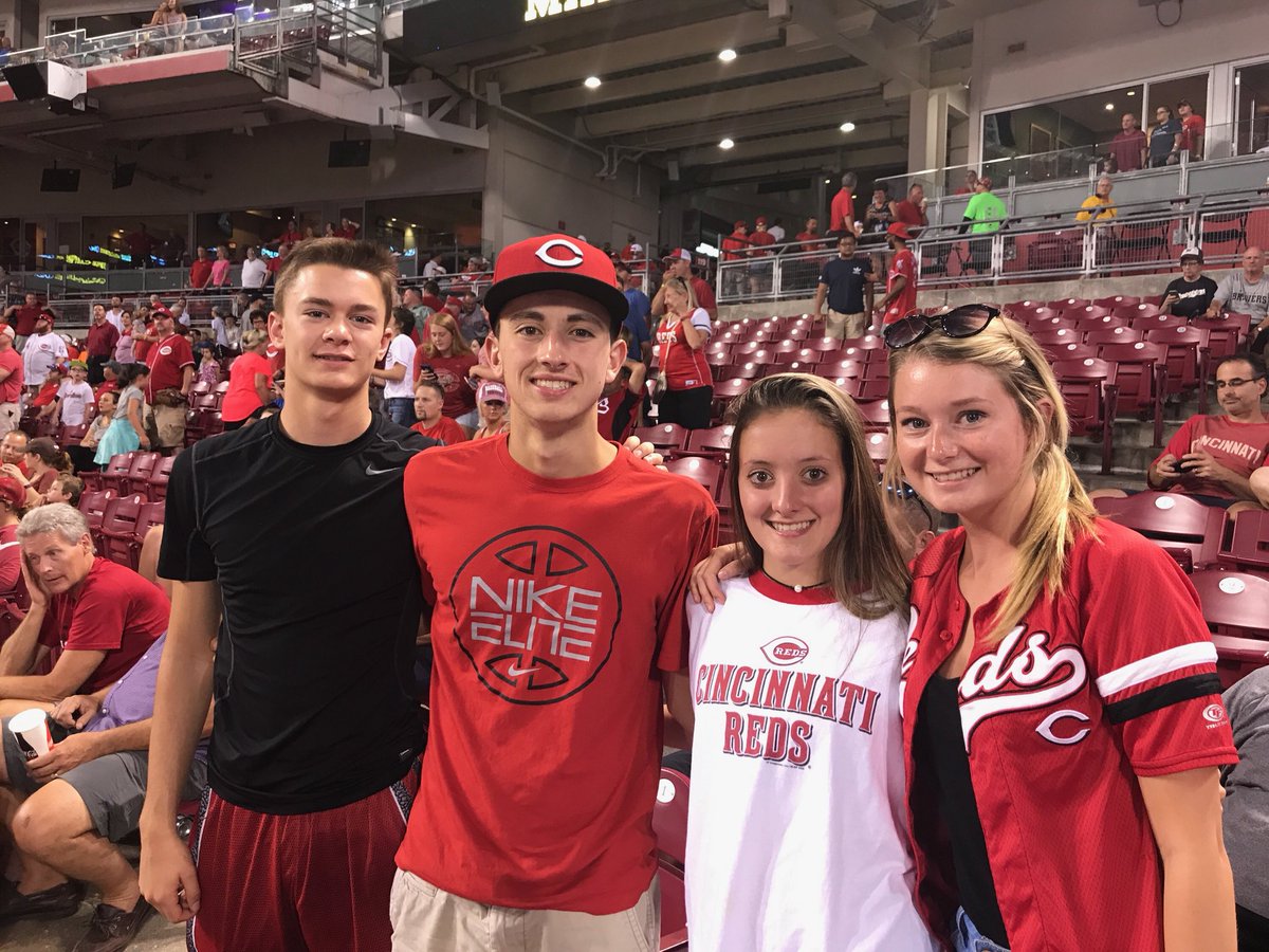 Happy 17th Birthday little sis! Thanks for the memories, hope it’s a great one! 🎉 🎈