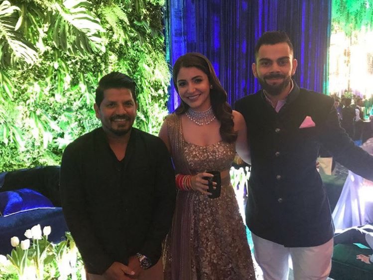  @AnushkaSharma &  @imVkohli with friends at their reception last night   #VirushkaReception  #Virushka