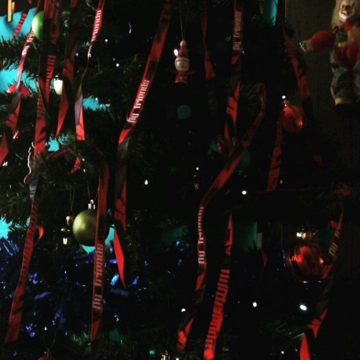 FlyNfriends's tweet photo. Cristmas tree 🎄 decorations by @manufactoryapparel #flynfriends #christmastree #pullupcords #holidays Watch #Instavideo:https://t.co/RTjGlstepm https://t.co/PL6I43t8tc
