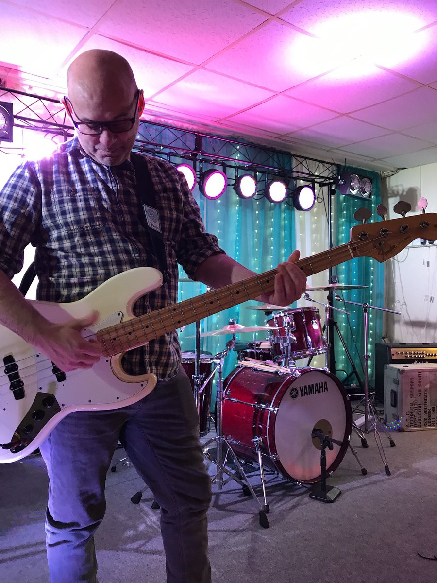 ianrushband's tweet photo. Dr Owens in der house.......@therealrhysmwyn #madfall @GigsGogCymru @BBCRadioCymru @bethsadyls #partidolig https://t.co/DbfCJvne3u