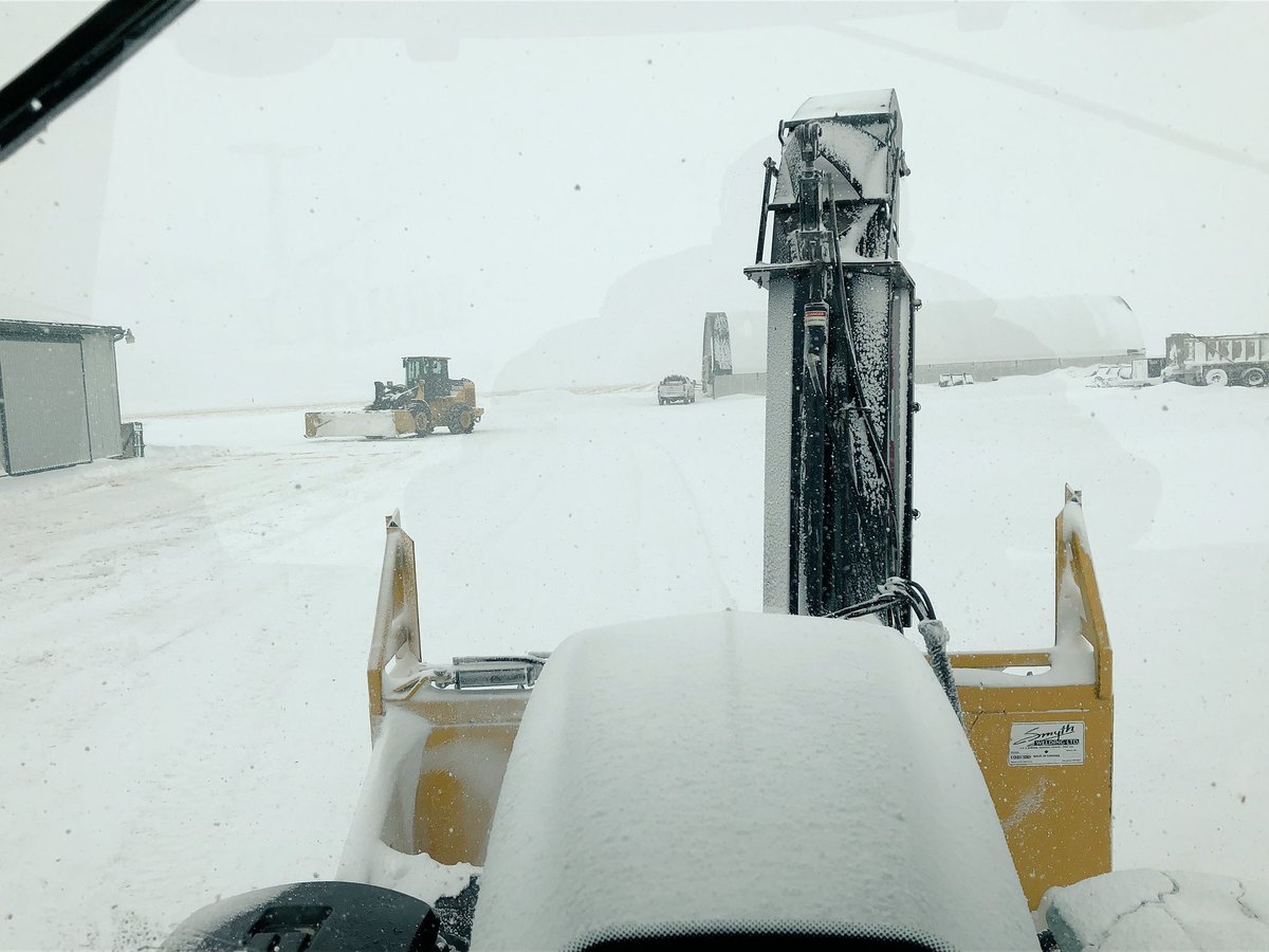 MdMcLean1's tweet photo. Sometimes the snow isn’t bad.. usually when the wind isn’t blowing.. but the wind will be back.. and we will move the snow all over again.. #SnowRelocation https://t.co/frem02Y9NL