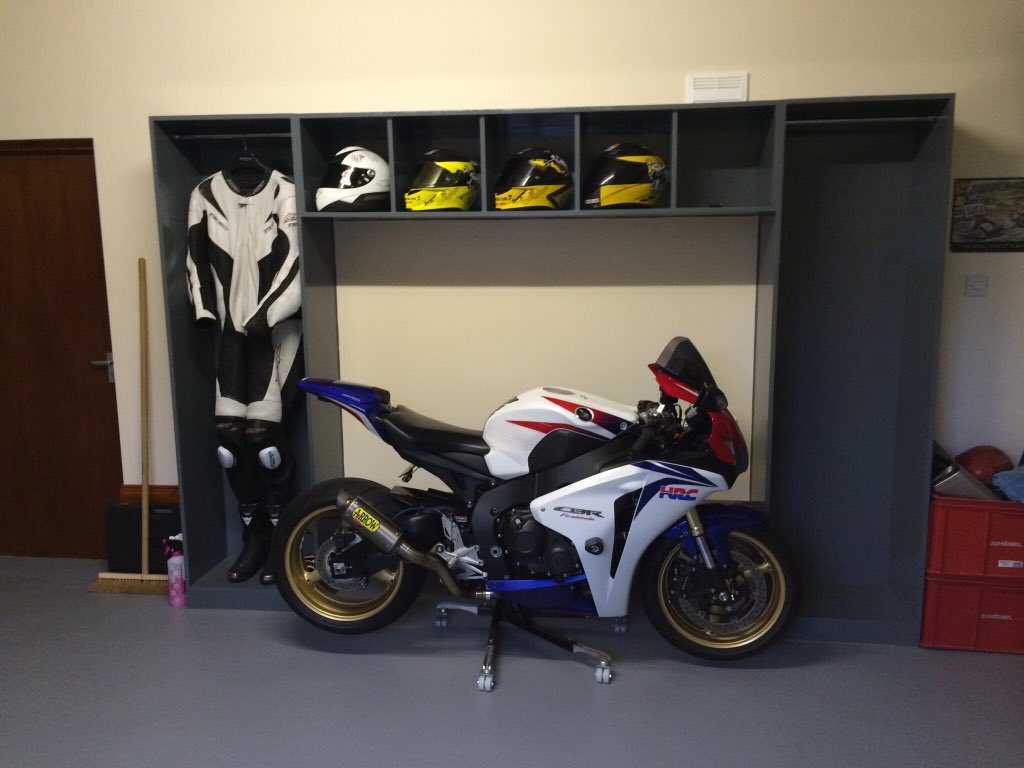 stewg1's tweet photo. @HondaUKBikes #Fireblade25 https://t.co/XhI6CPUnEW
