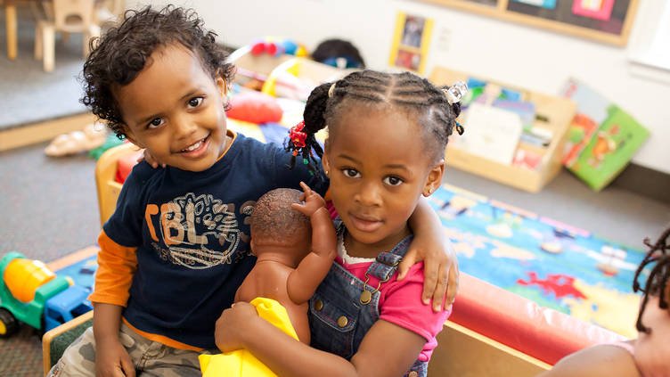 ZEROTOTHREE's tweet photo. Social skills, including self-control &amp; making friends, help #children succeed in both school &amp; life. Learn more about how children develop social skills starting from birth with these #ZEROTOTHREE resources: https://t.co/GZvCcEOTaf. https://t.co/BDJCnycYI9