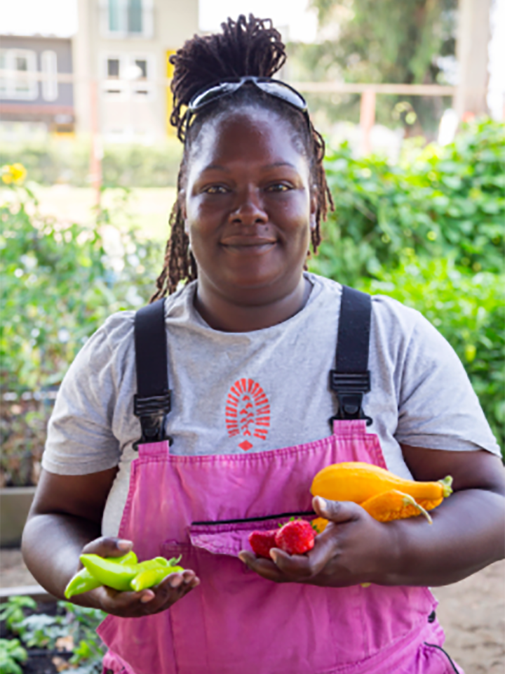 ProduceHabitat's tweet photo. Via @Hoodline: Take Root: @oaklandmuseumca Exhibit Spotlights #Oakland's Agricultural Community 🥕 Those featured include @anv_youth_farm, #FrancesMoore, @Oakland_Leaf, and more.🌳

 🙌 https://t.co/sppnBKtCOB 👩‍🌾 #urbanfarm 🤠 https://t.co/7pPXYoPIi0
