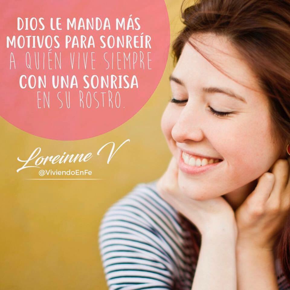 MissLogui's tweet photo. Mientras más agradecidos, sonrientes y felices vivamos el se encarga de enviarnos muchísimos más motivos y razones para seguir sonriendo🌙✌🏼️ https://t.co/Dje3Qqd6lH