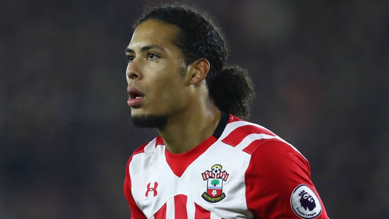 BREAKING: Liverpool agree £75m fee with Southampton for Virgil van Dijk and he will join the club on January 1, according to Sky sources. #SSN