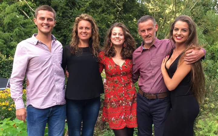 MaddyMcarthy's tweet photo. Famalam https://t.co/AkPER8w1WS