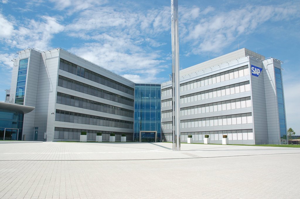 FOCUS_Magazin's tweet photo. SAP will alle Jobs in Deutschland als Teilzeitstellen ausschreiben. https://t.co/VgByPiCpc9 https://t.co/Oh6a5NgbS8