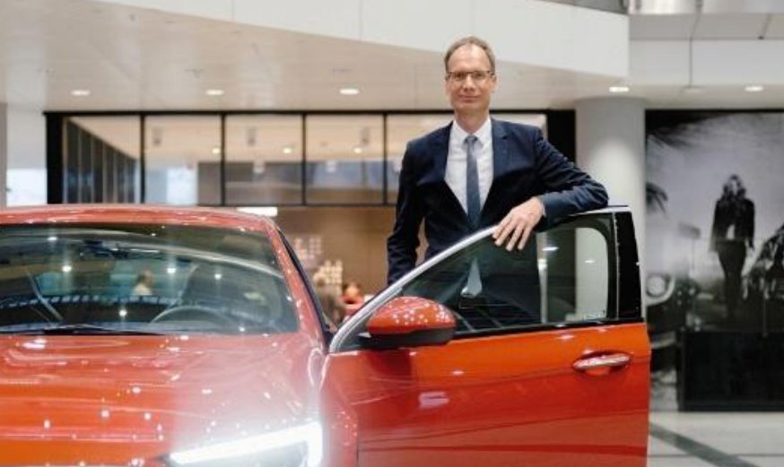 FOCUS_Magazin's tweet photo. Nach PSA-Übernahme: Opel-Chef Michael Lohscheller schließt Werksschließungen in Deutschland aus. Opel werde "deutscher als je zuvor“. https://t.co/f7sCKjScBi https://t.co/7sSNXJp9rD