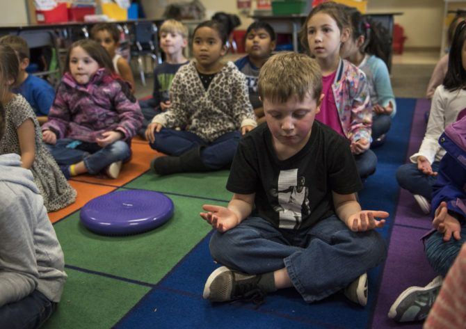 thecolumbian's tweet photo. A brain break: Students learn, practice mindfulness https://t.co/JssEjUHsjX @evergreenps #schools https://t.co/Jm68zfQj3f