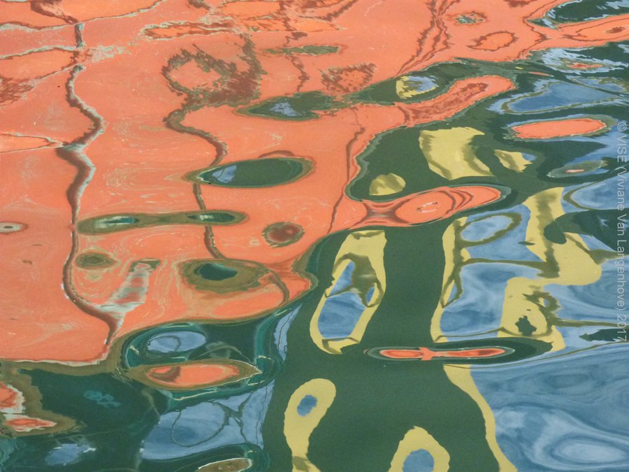 topVISE's tweet photo. Abstract reflections series: Harbour 70 #abstractphotography #reflections #watercaptures #watershots #visualabstract #colours #contemporary #minimal #reflectionpics #abstractlovers #waterlight #Creative https://t.co/wD9TC7K14c
