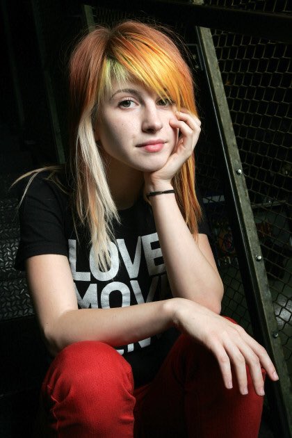 Thank you world for bringing Hayley Williams into existence. Happy birthday to an icon living. 