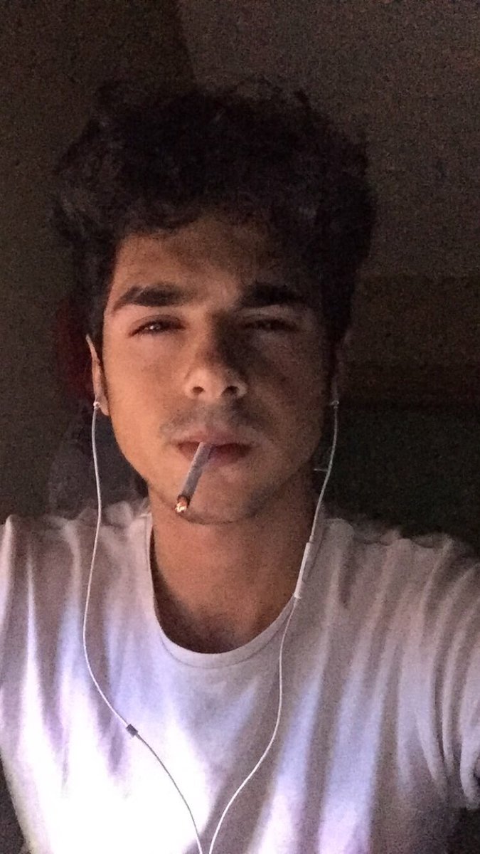 Gözüm dalar ,gariplenirim.