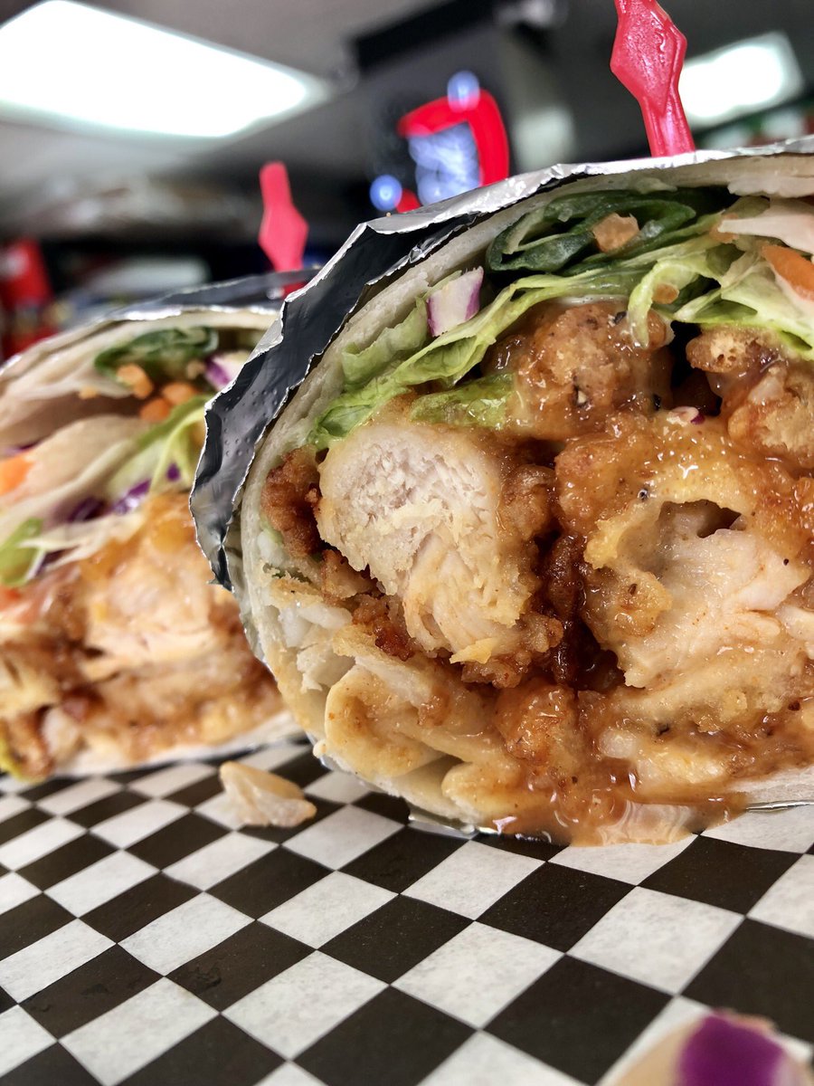 ClutchWings's tweet photo. Make Lunch Great Again!! New Popcorn Chicken Wrappers &amp; Salads. Hand Breaded White Meat Fried Chicken or New House Pulled Chicken!

🐓RT for a chance to win a $15 gift certificate�� https://t.co/XnxoFHSjt2