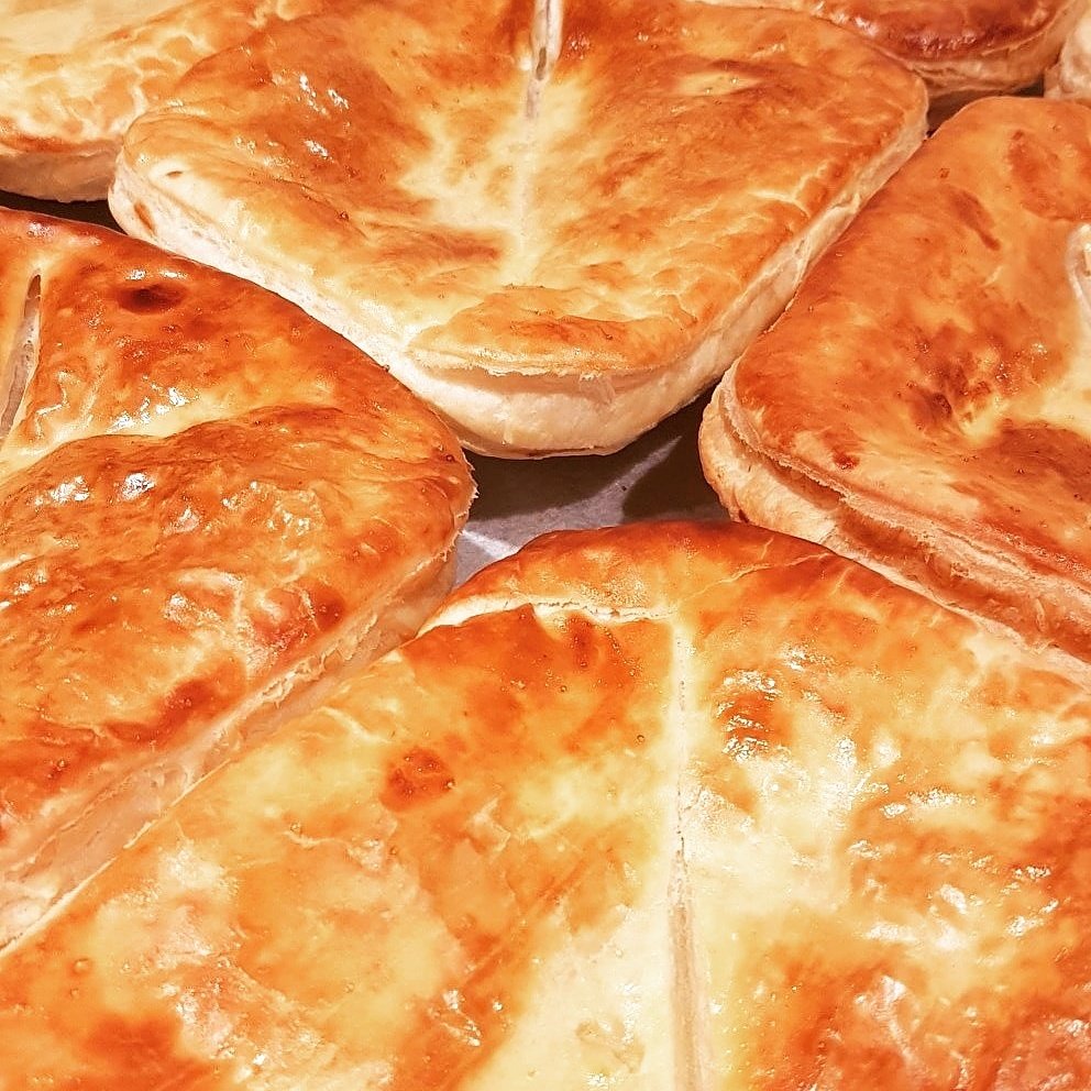 Not quite full from Christmas? Time to start thinking about the New Year and that means one thing- STEAK PIES!

Various sizes, extra gravy tubs(for the roast veggies) and GLUTEN FREE steak pies available too.