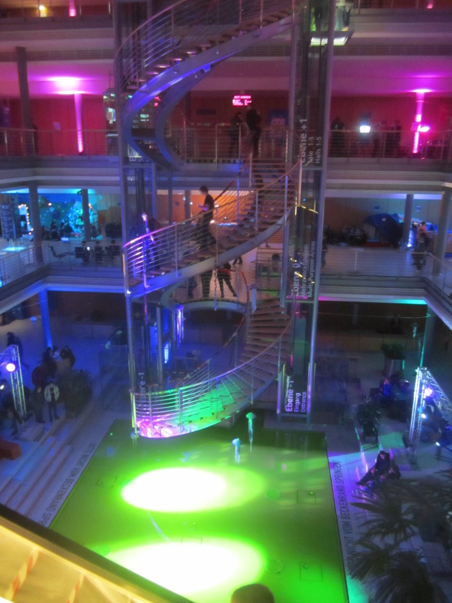 lydschi's tweet photo. bunter #34c3 ist bunt https://t.co/FdrfyGlEwP