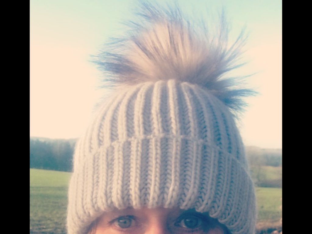 AllisonJaneSmi2's tweet photo. Bobble hat alert, again!!
Might as well just leave it at Mums
#dogwalking #countryside #zerotemperature❄️ https://t.co/E3hXNrpmuG