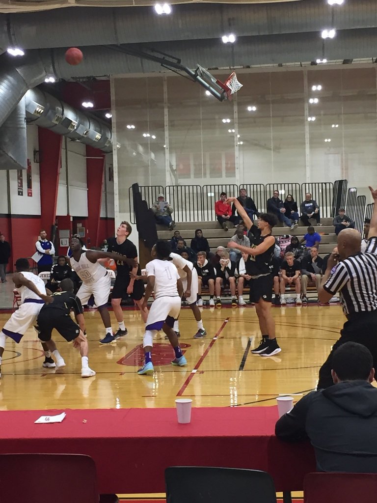 RecruitLookTeam's tweet image. LSHSAthletics : HUGE 61-57 win over Park Hill South for LSTigerbball #defensiveEFFORT #clutch