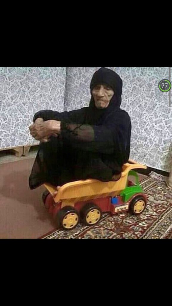 Ala_2018's tweet photo. -

​هذي العجوز
                                                     
تروح السوق 
و تروح حدايق 
و تروح مولات
و ترقص بالاعراس
و آخر شي تصلي و هي قاعده ��
 - ترى الله يشوفك يا تيته👵 🌚💔!

👇👇👇تابعوها 😂😂👌#قمر

@_1lIll https://t.co/pMAZGT6jgd