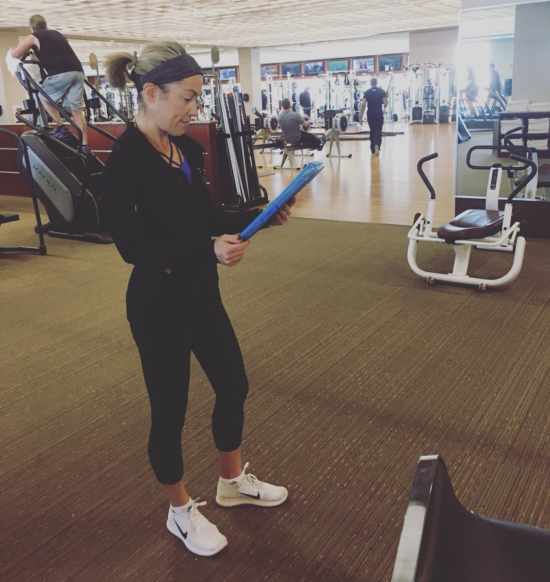 gmlovetolearn's tweet photo. Reading 📖 is all around us. This morning, I read my workout program. What are you reading over #WinterBreak ? @HighcroftRidge #HighcroftReads #literacy #Reading #teachersread #tcrwp   #leadbyexample https://t.co/HCho5UbW85