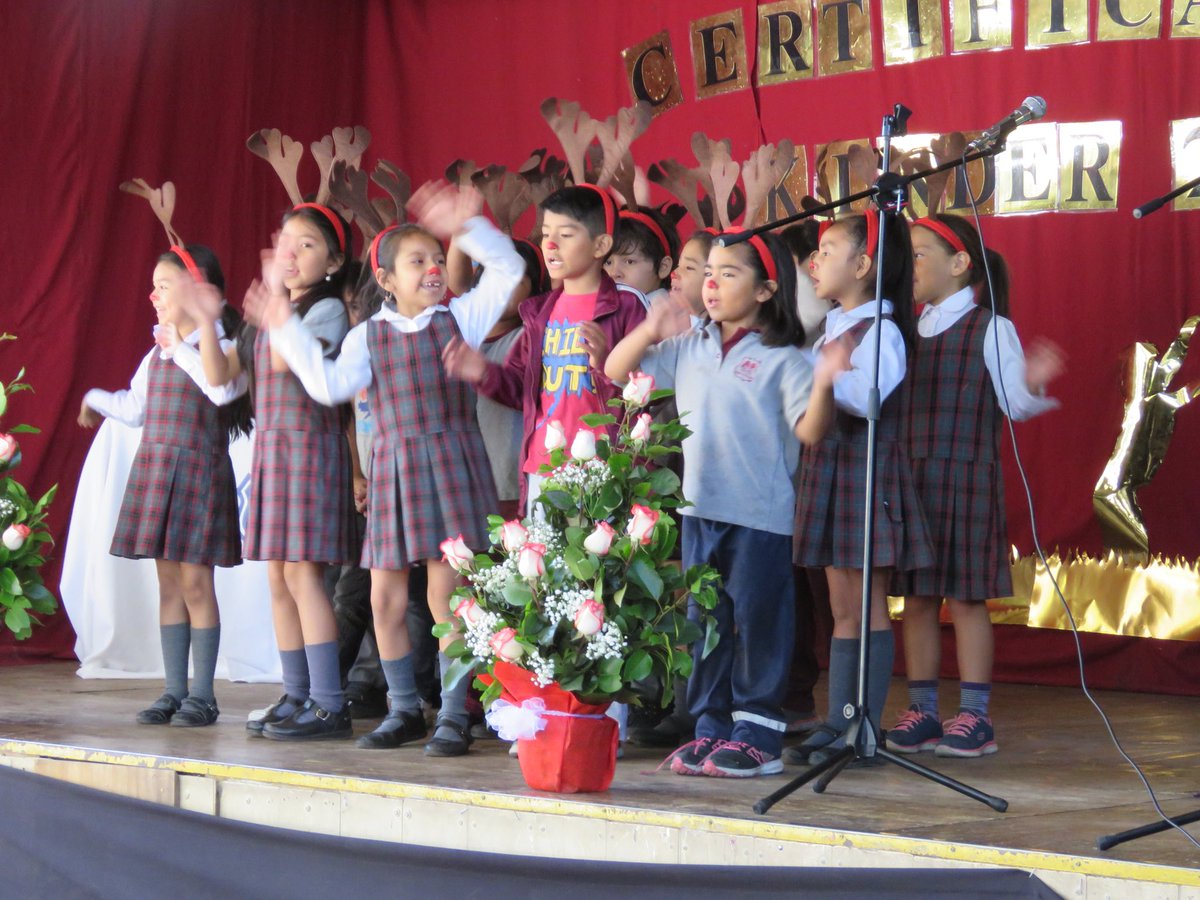 ManuelJaraV's tweet photo. Hoy como @fundacionplc dijimos presentes en la licenciatura del kínder de la escuela Cornelia Olivares, apoyando con un granito de arena, para poder hacer un pequeño presente a los padres de los niños en el término de esta primera etapa #MuevetuComunidad https://t.co/dJIlE9ovYp