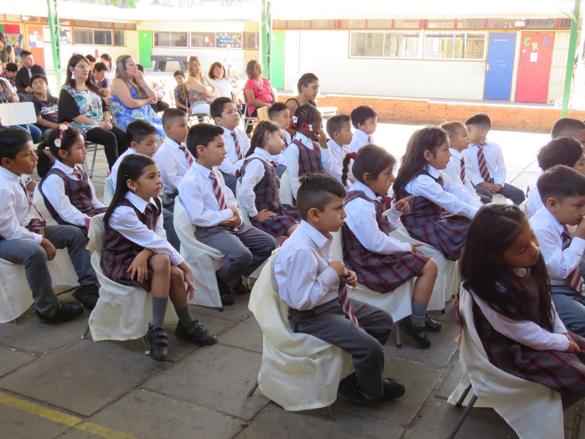ManuelJaraV's tweet photo. Hoy como @fundacionplc dijimos presentes en la licenciatura del kínder de la escuela Cornelia Olivares, apoyando con un granito de arena, para poder hacer un pequeño presente a los padres de los niños en el término de esta primera etapa #MuevetuComunidad https://t.co/dJIlE9ovYp