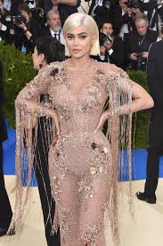 BeyHives_On's tweet photo. +3, troquei de peruca e dress #BEYHIVEAWARDS https://t.co/XuaCE0LaOR