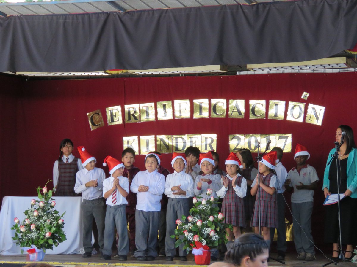 jdcindep's tweet photo. Hoy nuestros camaradas @ManuelJaraV Javiera Jara y Lucas López fueron parte de la licenciatura del kínder de la escuela Cornelia Olivares, aportando un granito de arena al desarrollo comunitario en nuestra comuna, junto a su @fundacionplc #MuevetuComunidad https://t.co/fltQNQgs8H
