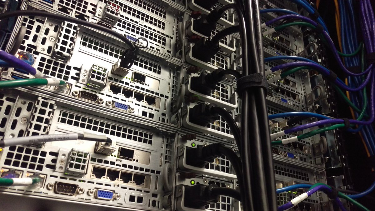 VeeroTech's tweet photo. A few #supermicro twin chassis' ready with #ssdhosting options! #resellerhosting #ssdwebhosting https://t.co/D3yyk9ifdx