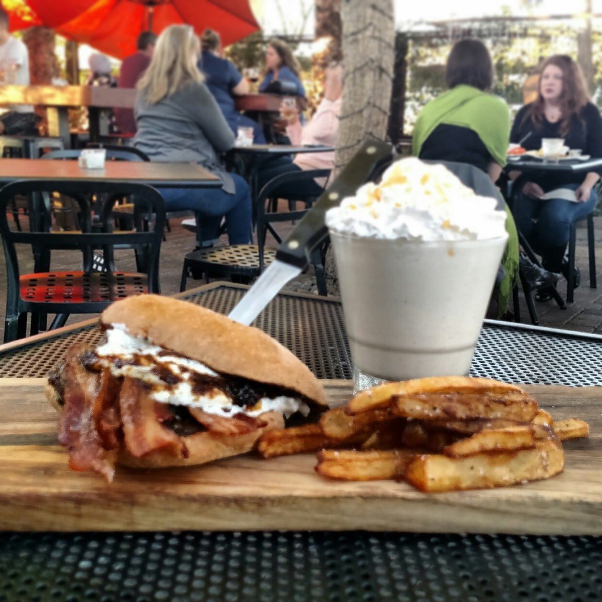 32shea's tweet photo. #Wednesday #DinnerSpecial Burger-n-Shake Night! #Bacon Cheeseburger with Goat Cheese and Fig Jam+ Honey Vanilla Shake. Till 10pm #32shea #sheaborhood #craftburger #burgerandshakenight #azfoodie #patiolife #zenpatio #neighborhoodoasis #burger #dinner #thisisPHX #eatlocalaz https://t.co/sy27Hr2VCq