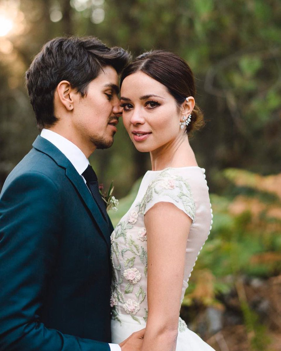 DressedPerfect's tweet image. Dafne Fernández es una de las 10 novias perfectas de 2017. 
Descúbrelas todas aquí ow.ly/YnXx30hmSGS