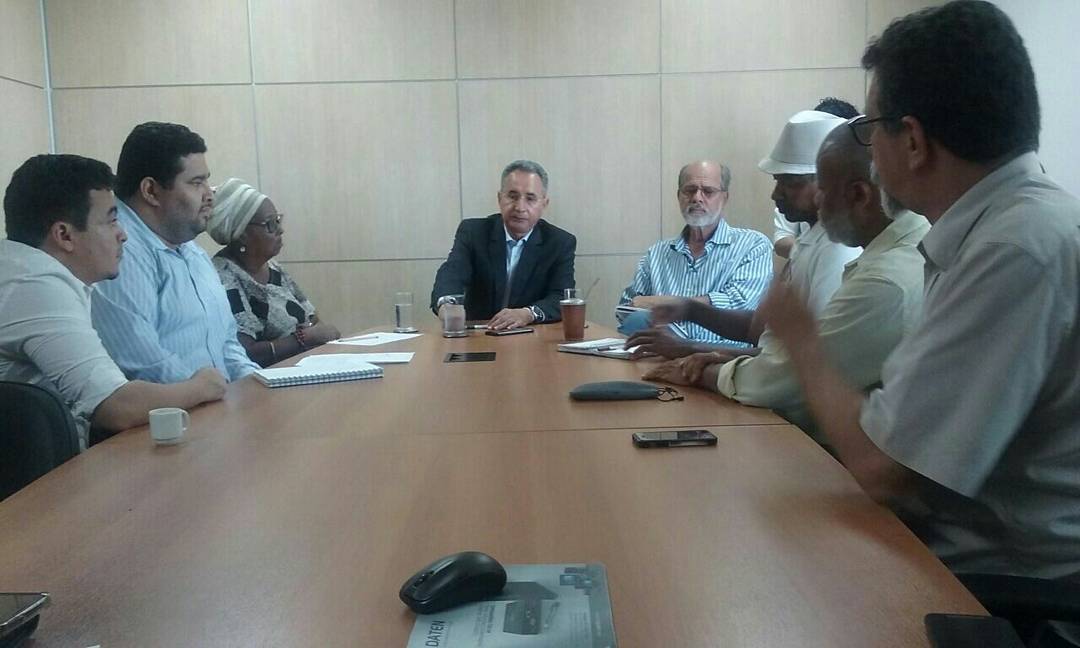 AfonsoFlorence's tweet photo. Audiência com o secretário de Meio Ambiente, Geraldo Reis e o Coonselho Estadual de Representação Quilombolas #Conac. Pautas em defesa das comunidades tradicionais, principalmente com relação aos cadastros ambientais rurais - #CEFIR.
#quilombolas #povosecomunidadestradicionais https://t.co/RwMz2lbmid