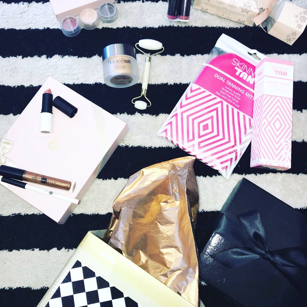 What else is there to do in this time between Christmas and New Year than play with all the new makeup you got for Christmas? 
💁💄