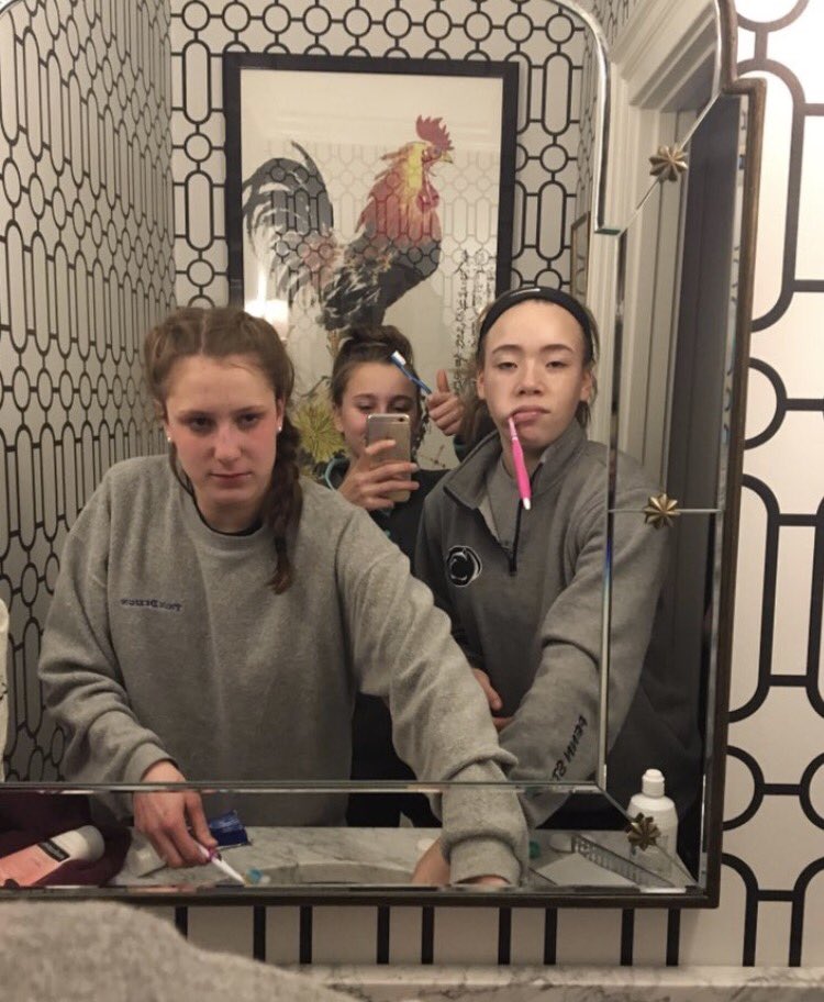 denayaposton_'s tweet photo. Hey. Happy birthday 🎁🎈 @sarahfinton here are some really good pics of us. https://t.co/Z2rAhx89z4