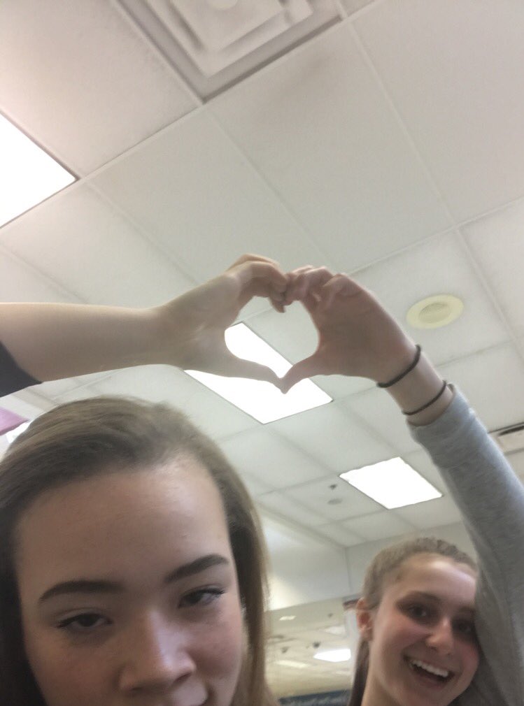 denayaposton_'s tweet photo. Hey. Happy birthday 🎁🎈 @sarahfinton here are some really good pics of us. https://t.co/Z2rAhx89z4