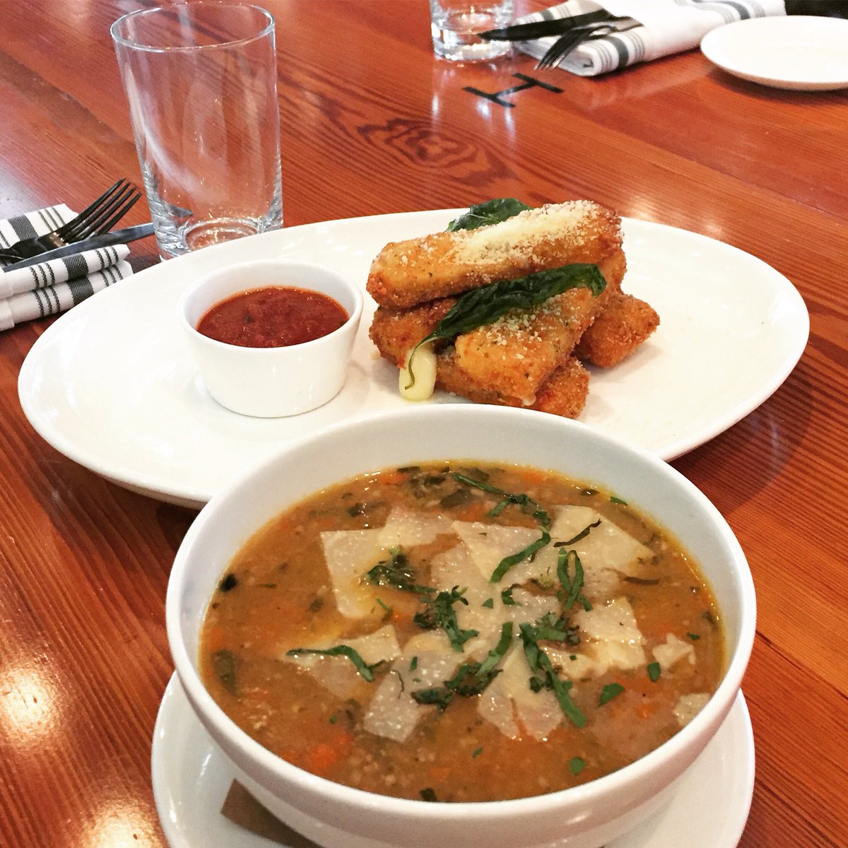 ildescojax's tweet photo. Brrr! It’s chilly out. C’mon inside and warm up with us! #ildescojax #jacksonville #modernitalian #zuppatoscano #housemade #mozzarellasticks #eatjax #eatdrinkjax #904eats https://t.co/ljyQdGUAvd