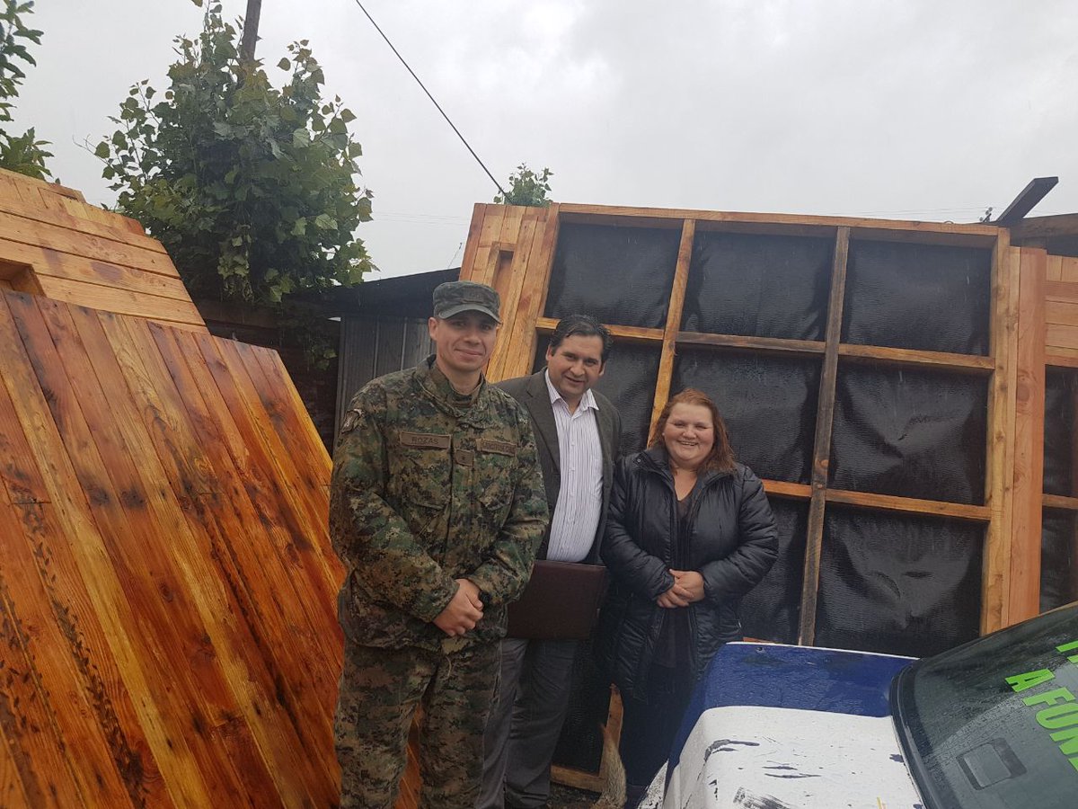 gprovaysen's tweet photo. Gobernación Provincial de Aysén entrega vivienda de emergencia. Agradecemos el trabajo mancomunado entre @conaf_minagri @Ejercito_Chile y @goreaysen que permiten otorgar este importante apoyo a una familia de escasos recursos en Puerto Aysén. https://t.co/tV7611bnDO