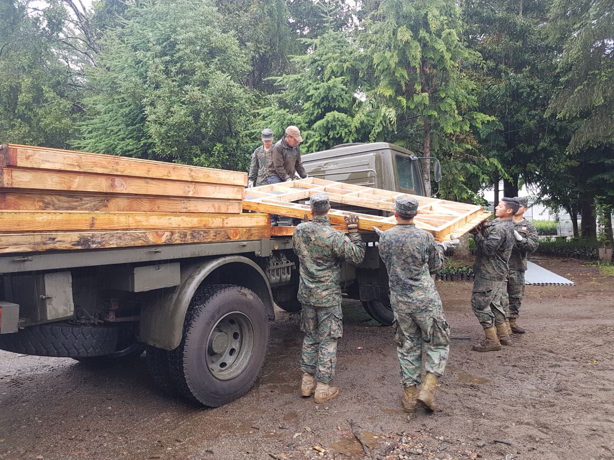 gprovaysen's tweet photo. Gobernación Provincial de Aysén entrega vivienda de emergencia. Agradecemos el trabajo mancomunado entre @conaf_minagri @Ejercito_Chile y @goreaysen que permiten otorgar este importante apoyo a una familia de escasos recursos en Puerto Aysén. https://t.co/tV7611bnDO