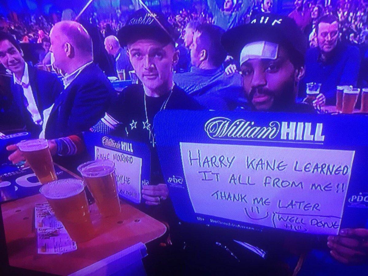 YidVids's tweet image. Danny Rose drinks two pints at a time. #myleftback