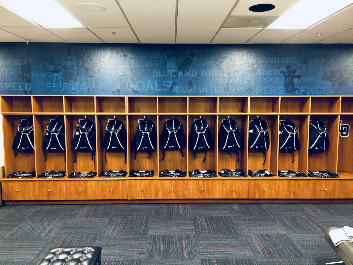 LOHSGirlsHoops's tweet photo. NIS Christmas for your LO Lakers!! https://t.co/Snl2FlAzGy