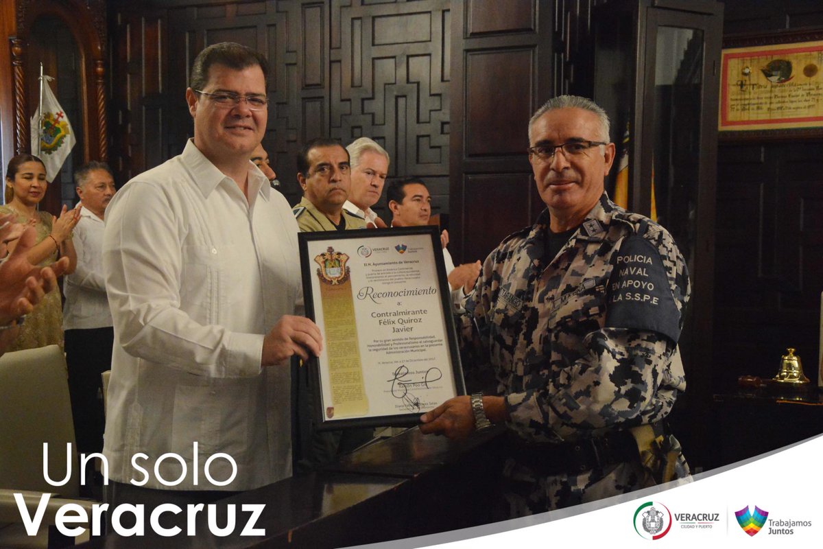 ComSolVeracruz's tweet photo. Reconoce Ayuntamiento de Veracruz a elementos de las fuerzas del orden: https://t.co/l81bkVcPqT https://t.co/36RRqjQ1se
