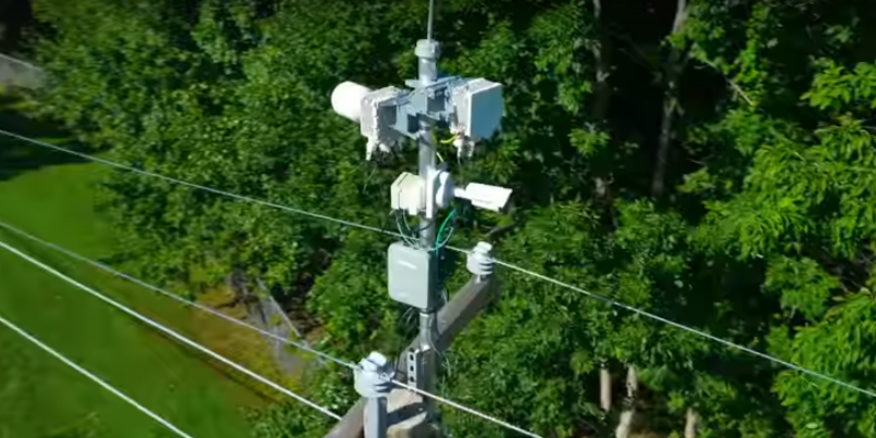 LifeAtATT's tweet photo. We're working hard to push ultra-fast internet as far as it can go. With our AirGig #technology, we're aiming for more than 1 gigabit per second over power lines. See how: https://t.co/Qdkc8OvWdR #innovation https://t.co/297upFq1Q2