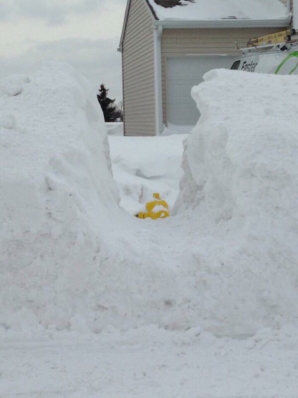KentwoodFireMI's tweet photo. With more snow coming, please remember to keep your fire hydrants clear! https://t.co/rC6Btaq84O