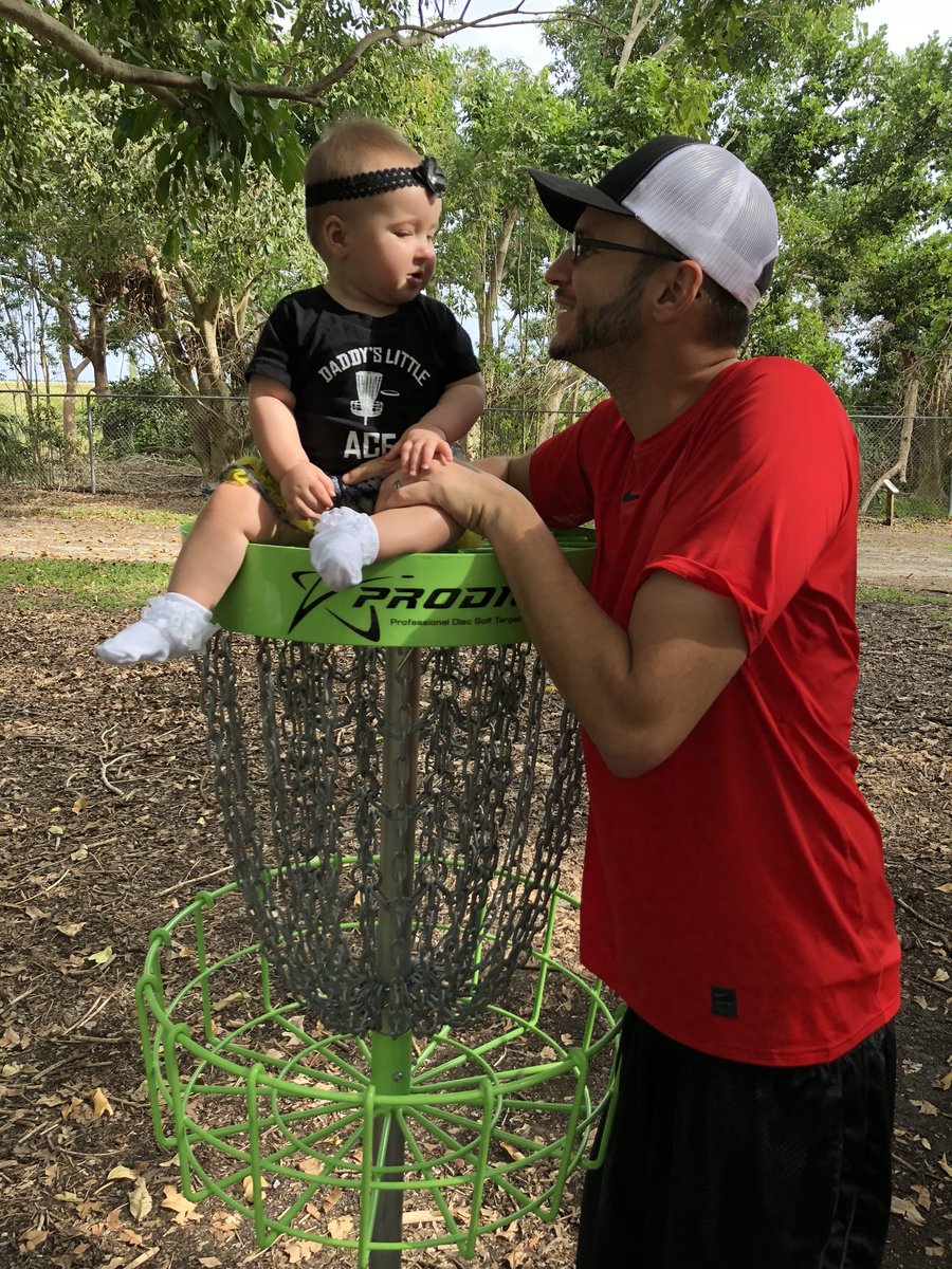 FL_ben's tweet photo. Family #discgolf time at Markham https://t.co/J2i86YXu3I