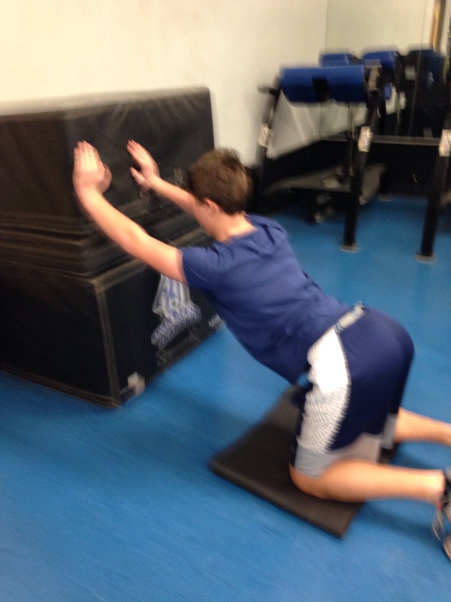 CoachPonx's tweet photo. Heels behind your butt, thumbs above your eyes, classic Bill Williams #DLPlay #alwaysworking https://t.co/QHway5fDp2