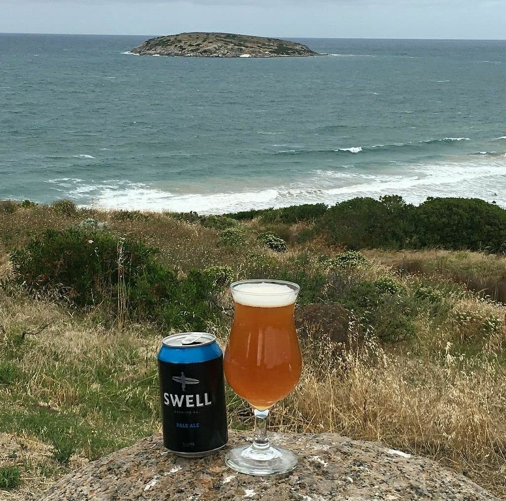 iRunOnBeer's tweet photo. Reposting @beaugiejuice: Beautiful view with a well deserved brew! Cheers π» Tag #IRUNONBEER to get featured on our profile.β
...β
"Sensational trail run this morning.! SA style #trailrunning #trailsandales #waitpingacliffs #heysentrail #swellbeer #pa⦠https://t.co/dLIplh1Wdw https://t.co/jIG02J32ce