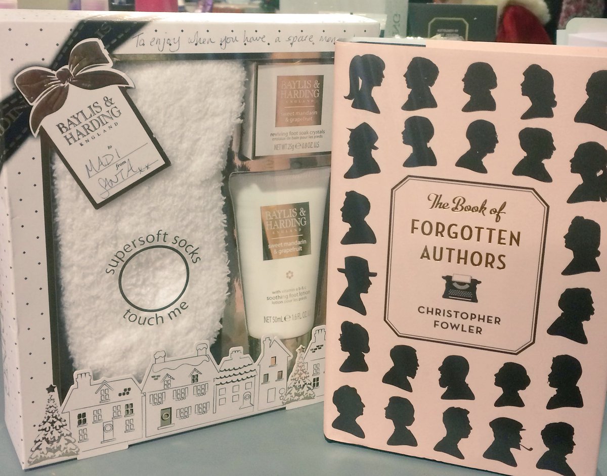 Madi_MacMahon's tweet photo. A belated thank you to my secret Santa’s-both of @IMLAgency and @CourtyardArts #CourtNapping. It seems an evening of papering the body and mind are in order. https://t.co/qKD3oryTzo