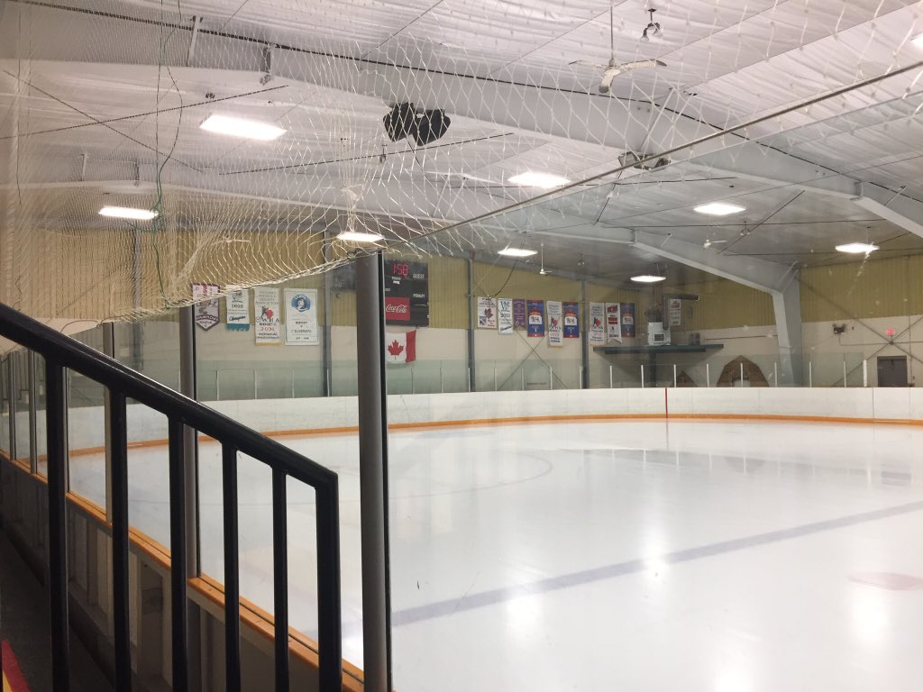 Paul__Matheson's tweet photo. Back home in Embro at my minor hockey rink and helping out with my brother's atom team today. Great to be back on the ice after a couple days off, kids were great and clearly interested in improving! #holidayedges #holidaycrossovers https://t.co/DBJGA1cy50