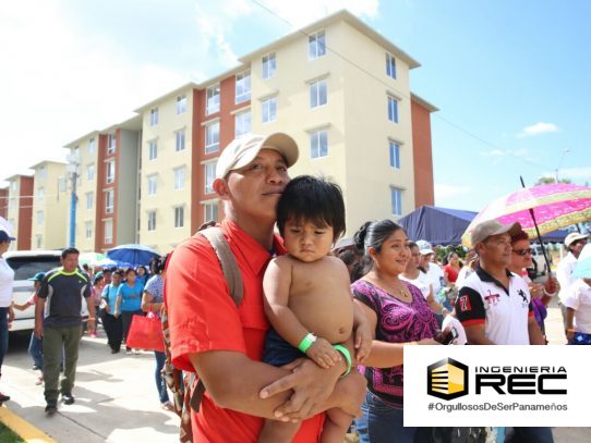 IngenieriaREC's tweet photo. No hay manera de describir lo felices que nos sentimos de poder aportar nuestro granito de arena a estas familias panameñas. #OrgullososDeSerPanameños https://t.co/XZ1P4p0BnR