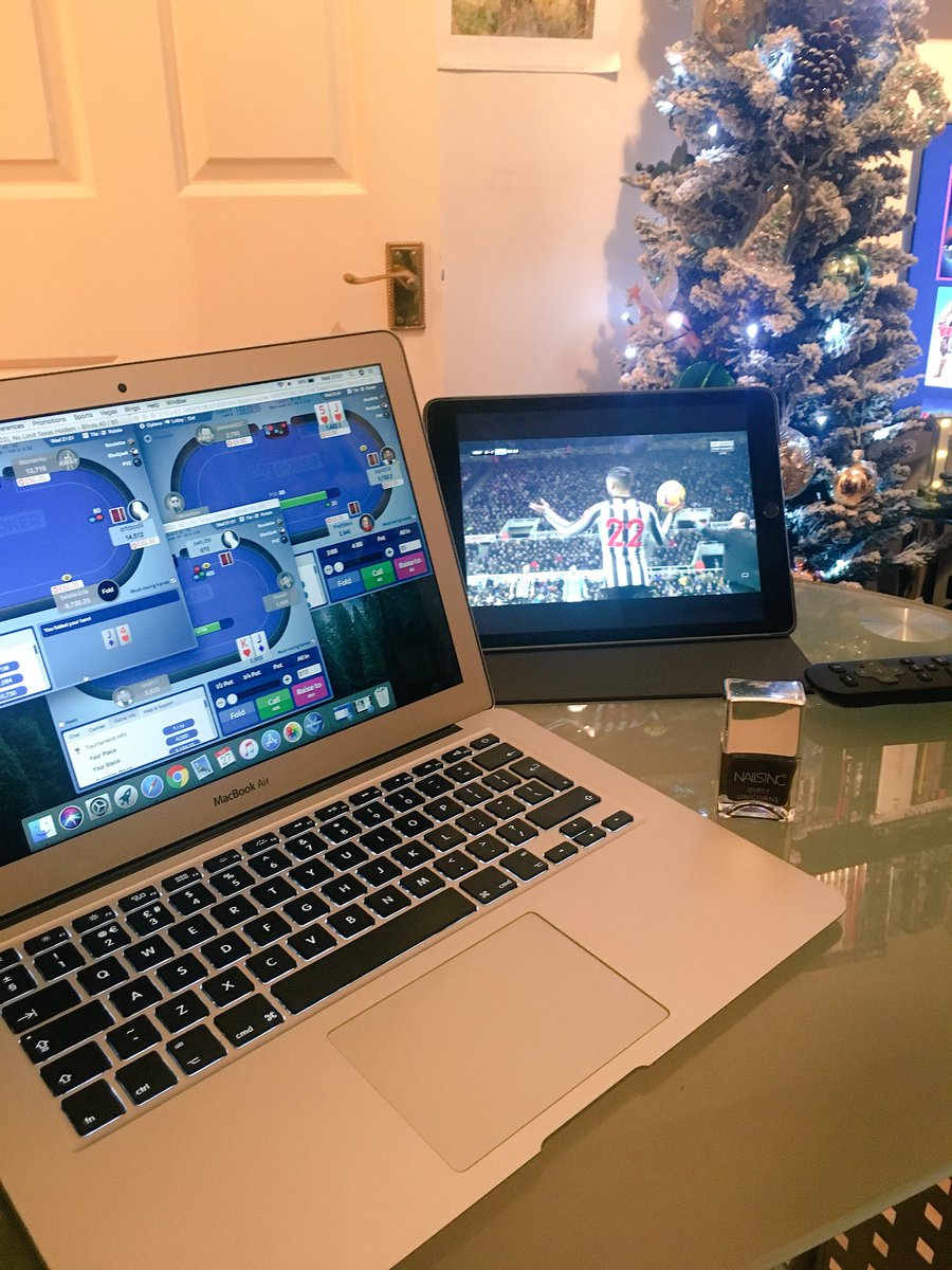 Natalie_Bromley's tweet photo. Multi-tasking #ukops #poker #football #NEWMCI #manicure https://t.co/tuZvMsCOOY